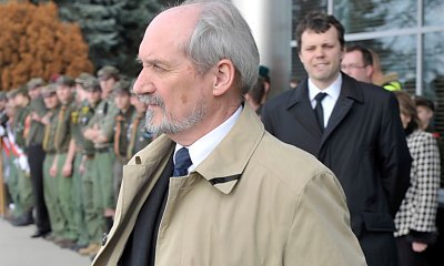 Rajdowiec Antoni mówi o korzystaniu z komórki podczas przejażdżki po stolicy: "Samochód wtedy stał"