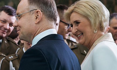 Agata w modnych, marszczonych kozaczkach i ołówkowej spódnicy. Tylko z górą dała ciała