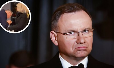 Andrzej buchnął w mankiet francuskiej damy. Złamał etykietę, a wszystko się nagrało