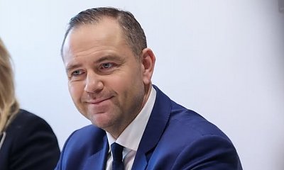 Karol zamiast wziąć urlop, udziela się publicznie w ramach "delegacji" za naszą mamonę