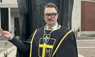Łukasz od Jarka wstąpił do zakonu i zamieścił śmieszne zdjęcie. Memiarze odpowiedzieli memami