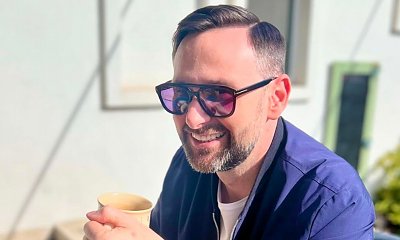 Daniel jest dobry w przepisywaniu dóbr na rodzinę. Teraz poszły liczne działki i dworek