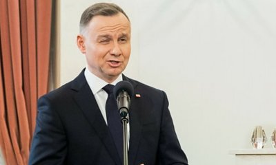 Andrzej po raz kolejny jąka się po angielsku w Davos. Pocieszne nagranie hitem sieci [wideo]