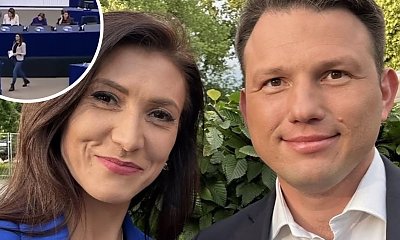 Piękna Ewa zaliczyła wpadkę. Przy mównicy w Brukseli wystąpiła w obcisłych jeansach podkreślających atuty jej sylwetki