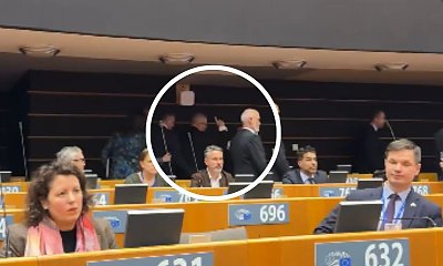 Grubiańskiego Grzegorza wywalili z siedziby w Brukseli. Nie umiał się zachować podczas minuty ciszy [wideo]