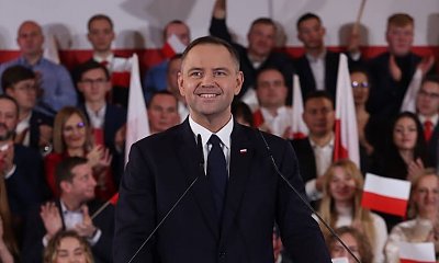 Karol wozi się limuzyną w celach wizerunkowych przed majowym konkursem. Za nasz hajs