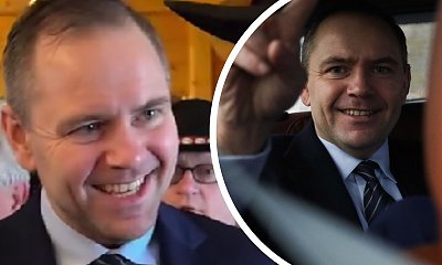 Gościnny Karol o swoim apartamencie za naszą mamonę: "Przyjeżdżały tam dziesiątki, setki, tysiące, osób" [wideo]