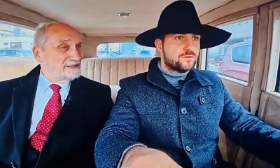 Antoni i dziennikarz stacji "R" odpalili wrotki. Stwierdzili, że są śledzeni przez drugie auto. Należało do ich telewizji [wideo i memy]