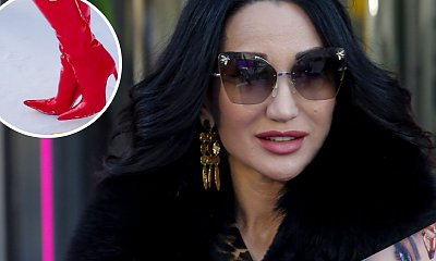 Justyna Steczkowska w mega wysokich butach brodzi w śniegu. Legi podkreślają przód i tył, a mikrokurteczka nie daje wiele ciepła