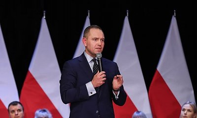 Fanka Karola chciała mu się przypodobać. Przez jedno nieumyślne, lecz prawdziwe zdanie niechcący wbiła mu szpilę