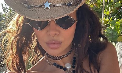 Natalia Siwiec w skąpym stroju wisi do góry nogami nad basenem. Twierdzi, że to niesie wiele korzyści [wideo]