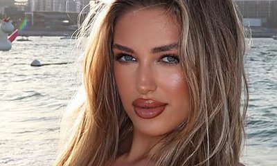 Caroline Derpieński pręży się w kusym stroju na plaży w Dubaju. Podkreśliła atuty swojej sylwetki