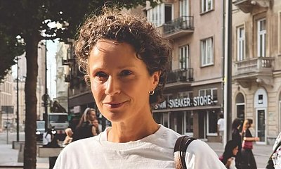 Monika Mrozowska wdzięczy się w basenie i eksponuje zgrabną sylwetkę w kusym stroju. Fani pod wrażeniem