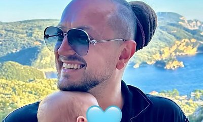 Aleksander Baron oddaje się basenowym zabawom z synkiem. Fani zachwyceni: "Najważniejsze, że po prostu jesteś" [wideo]