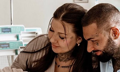 Deynn relacjonuje poród. Pokazała zdjęcia z porodówki. Kiedy ona miała skurcze, Majewski słodko spał [dużo zdjęć]