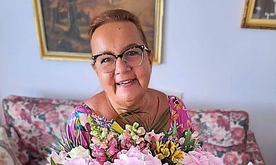 Izabela Zeiske zadała szyku na komunii w Wałczu. Koronka w kolorze baby blue odjęła jej lat