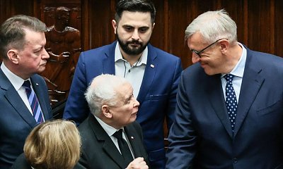 Dymy na wiejskiej. Wysoki Roman bezpardonowo dosolił niskiemu Jareczkowi. "Mów mi wuju" [wideo i memy]