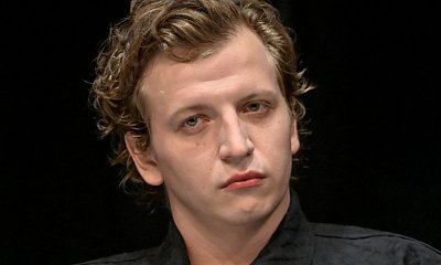 Maciej Musiałowski wywołał skandal w Wielką Sobotę. Do koszyczka włożył "magiczną" książkę