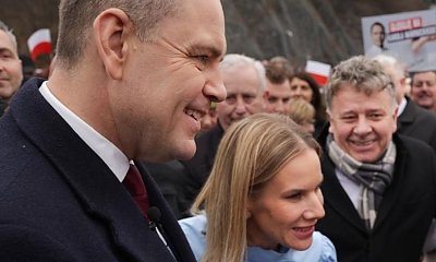 Marta od Karola podkreśliła atuty sylwetki w mega obcisłych spodniach. A jej koszula wyglądała jak sukienka Małej Mi