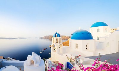 Romantyczne Santorini - sprawdzamy czym najbardziej przyciąga na urlop?