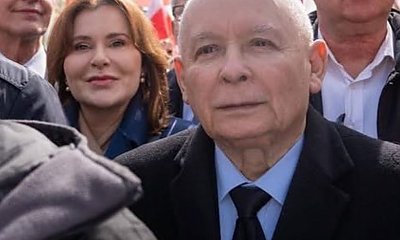 Anna od Jarosława wskoczyła w krótką kieckę z dekoltem. Wyeksponowała zgrabne nóżki i wdzięczyła się przed obiektywem
