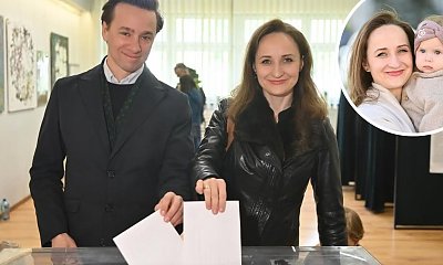 Bosy Krzysiu zabrał całą rodzinkę na głosowanie. Karina się wystroiła, a dzieci wyglądały przesłodko, zwłaszcza mała Emilka [wideo]