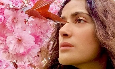 Boska Salma Hayek odsłoniła atuty sylwetki w kusym stroju. 58-latka wygląda o dwadzieścia lat młodziej