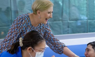 Agata od Andrzeja zagrała nóżką w Czarnogórze. W tym kompleciku wyeksponowała atuty sylwetki