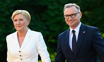 Cichociemna Agata wystroiła się w tiul od pasa w dół. Wyglądała jak księżniczka