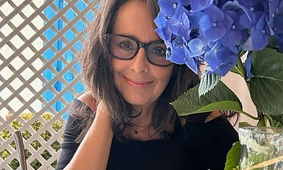 Anna Korcz gra nóżką w krótkiej mini na luksusowym jachcie. Tak odpoczywa aktorka