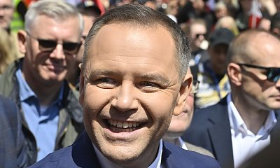 Karol udzielił pierwszego zagranicznego wywiadu. Zdecydował się na nietypowy wybór języka [wideo]