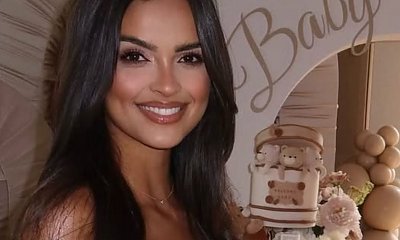 Klaudia El Dursi wyeksponowała ciążowe krągłości w obcisłej kiecce z ogromnym dekoltem. Tak wyglądał jej baby shower