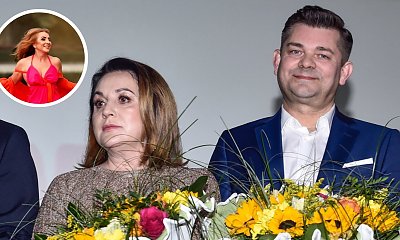 Danuta Martyniuk w podskokach i czerwonej kiecce przemierza pomost. Piękna Rusałka zagrała 58-letnią nóżką, a fani zaniemówili
