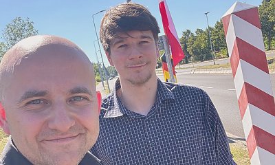 Dariusz i Daniel pokazali selfie z granic kraju. Antyfan im tak dosolił, że nie ma co zbierać