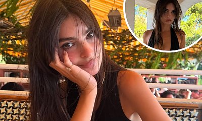 Rozgogolona Emily Ratajkowski zapozowała tak, jak ją natura stworzyła. Te paseczki prawie nic nie zasłaniają