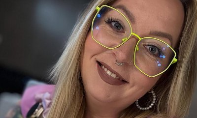 Mama na obrotach coraz odważniej eksponuje odmienioną sylwetkę w kusych kreacjach. Zrzuciła już 35 kilosów