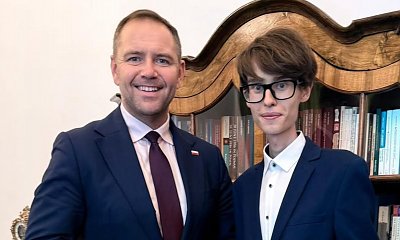 Oskarek opala się w blasku Karola. Przez jedno fatalne słowo zaliczył wpadkę życia
