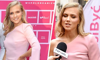 Agnieszka Kaczorowska wskoczyła w bladoróżowy komplecik. Olśniła u boku przystojnego bruneta