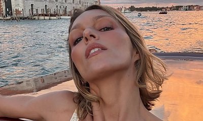 Anja Rubik tak, jak ją natura stworzyła zapozowała na skałkach. Rozpaliła internet do czerwoności