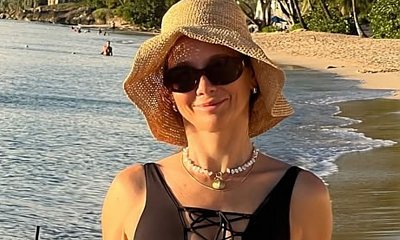 Kinga Rusin pręży się w opalaczu z dekoltem do pępka. To nagroda od ukochanego. "Marek dotrzymał obietnicy"