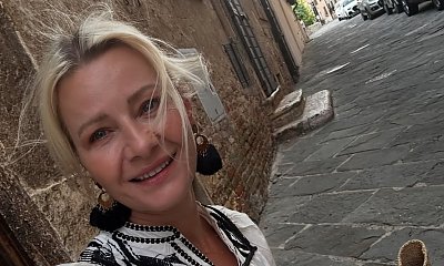 54-letnia Małgorzata Kożuchowska pozuje w skąpym opalaczu. Wygląda jak nastolatka. Ktoś pisze: "Figura uczennicy"