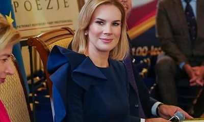 Marta Nawrocka niczym Morticia Addams. W tej kreacji odsłoniła atuty sylwetki jak na dłoni