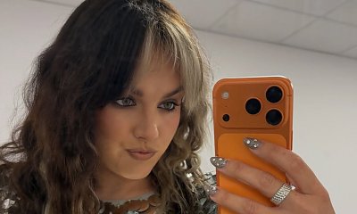 Ewa Farna w kusej mini eksponuje wdzięki na scenie. Obiecała, że "nie będzie lipy". Słowa dotrzymała? [wideo]