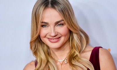 Małgorzata Socha z dekoltem do pępka prężyła się w kusej kreacji. Mało brakowało, a coś by jej wyskoczyło