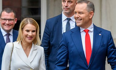 Marta Nawrocka już tak nie wygląda. Pierwsza Dama zmieniła kolor włosów i przeszła spektakularną metamorfozę