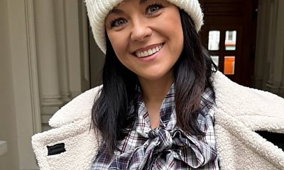 Kasia Cichopek wbiła się w obcisły kombinezon i zagrała zimie na nosie. Ten krój robi figurę modelki i nogi do nieba