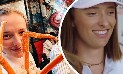 Iga Świątek rzuciła rakietę i chwyciła za tacę. Jako kelnerka obsługiwała Polaków, a ich reakcja? "Wyglądasz jak Iga!" [wideo]