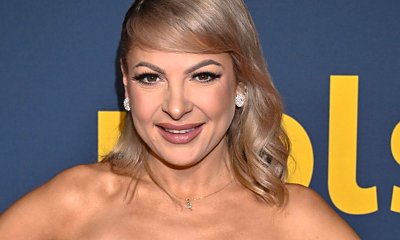 Magdalena Narożna w ultrakusej mini skradła show na ramówce Polsatu. Odsłoniła nogi i dekolt, a u boku... wierny partner [zdjęcia]