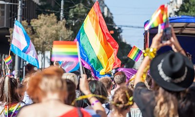 Groziło im więzienie i potężne kary! Nowy premier Węgier uwalnia społeczność LGBT z rąk Orbana