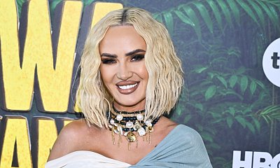 Izabela Macudzińska w skąpym negliżu pręży się na leżaku. Fani nie mają złudzeń: "Nasza Królowa" [zdjęcia]